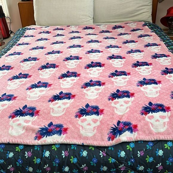 Betsey Johnson Other - Betsey Johnson Oversized Plush Throw Skull Pink 70” X 50”
